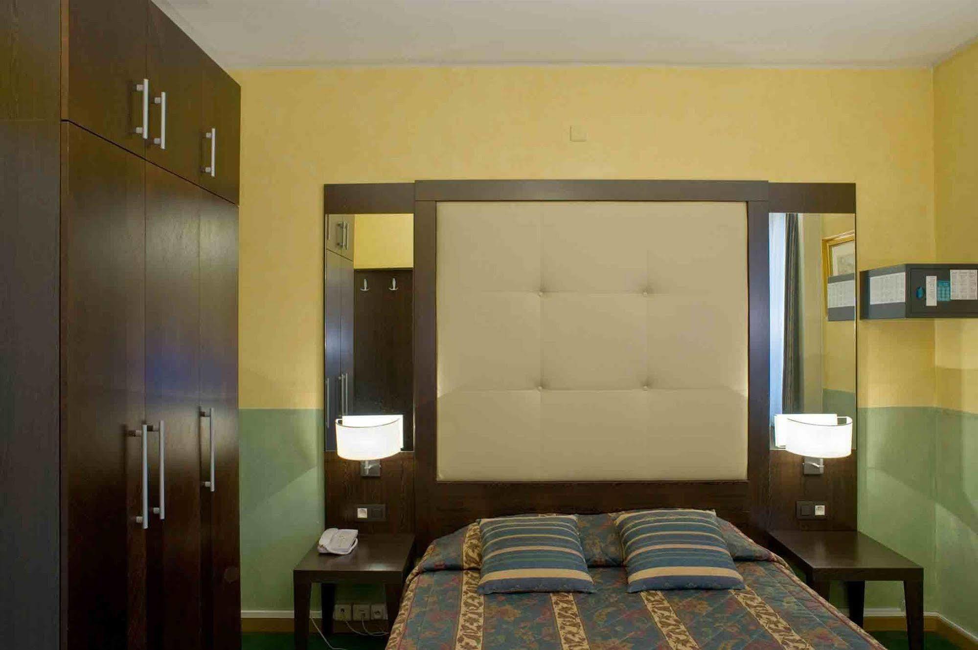 Hotel Plasky Schaerbeek Exterior photo